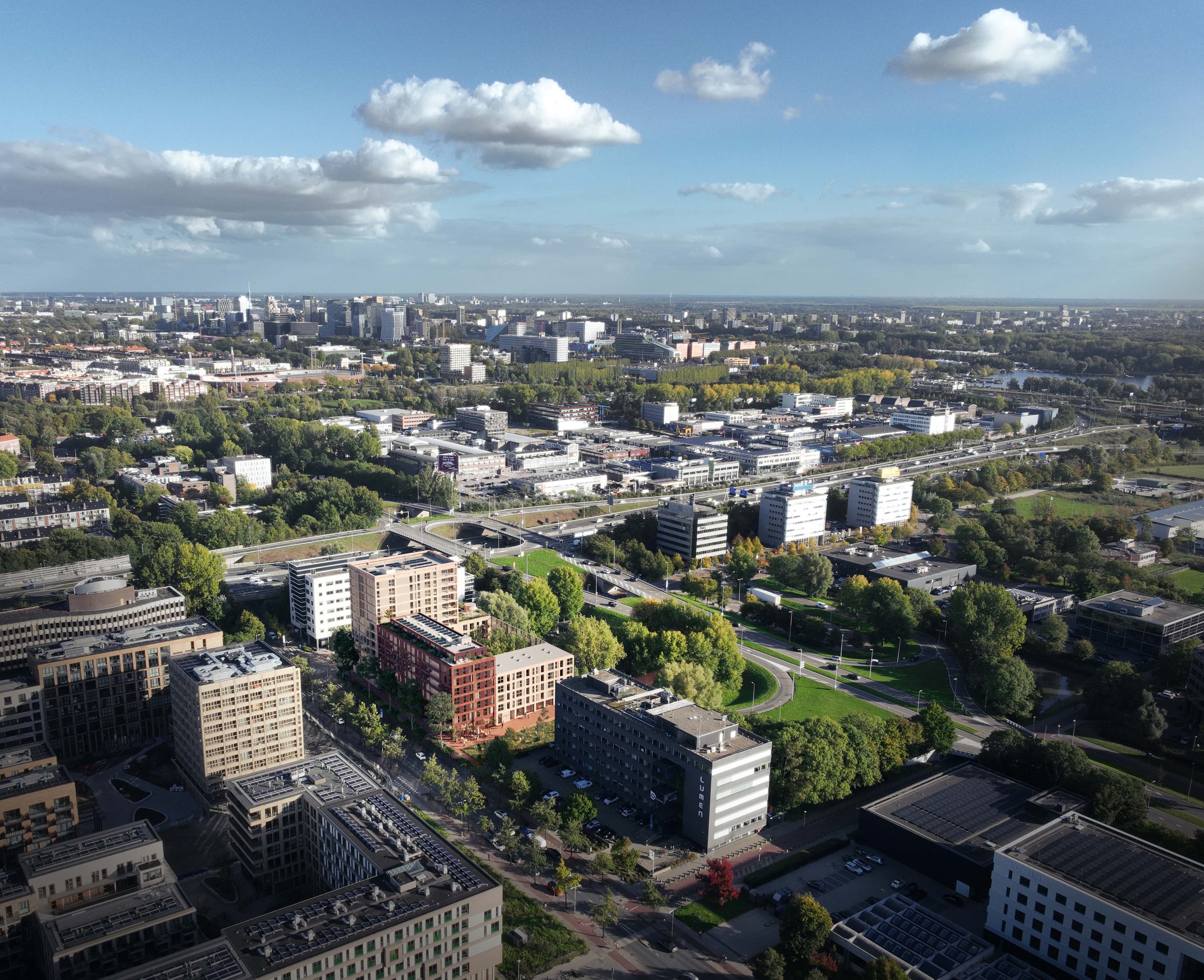 https://parallel-strapi.b-cdn.net/2352_Vlaardingenlaan_Birdseye_FINAL_600f7a3e3c.jpg